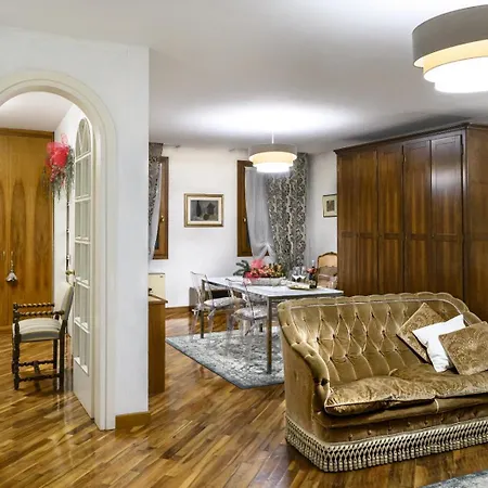 Apartment Trevisi - *