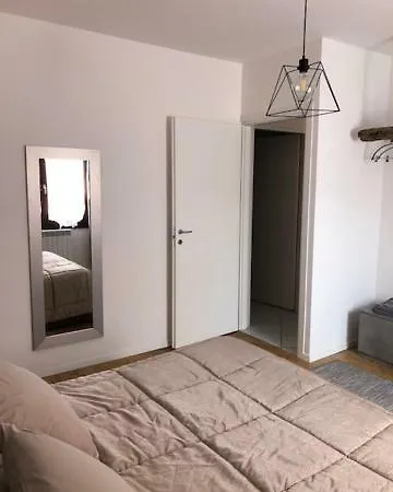 Trevisi - Apartment-free Parking דירה